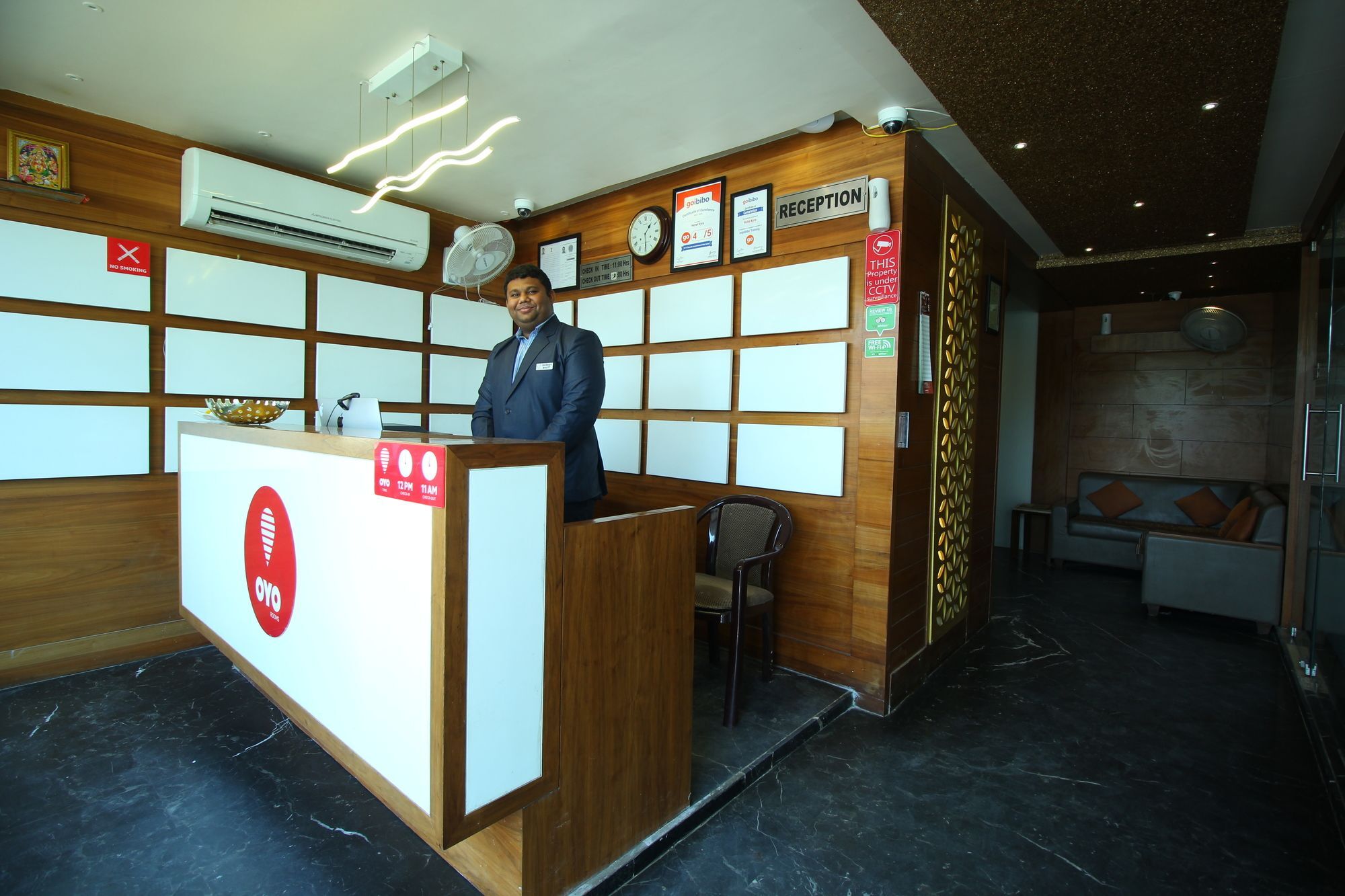 Oyo 8992 Hotel Kyra Ahmedabad Exteriör bild