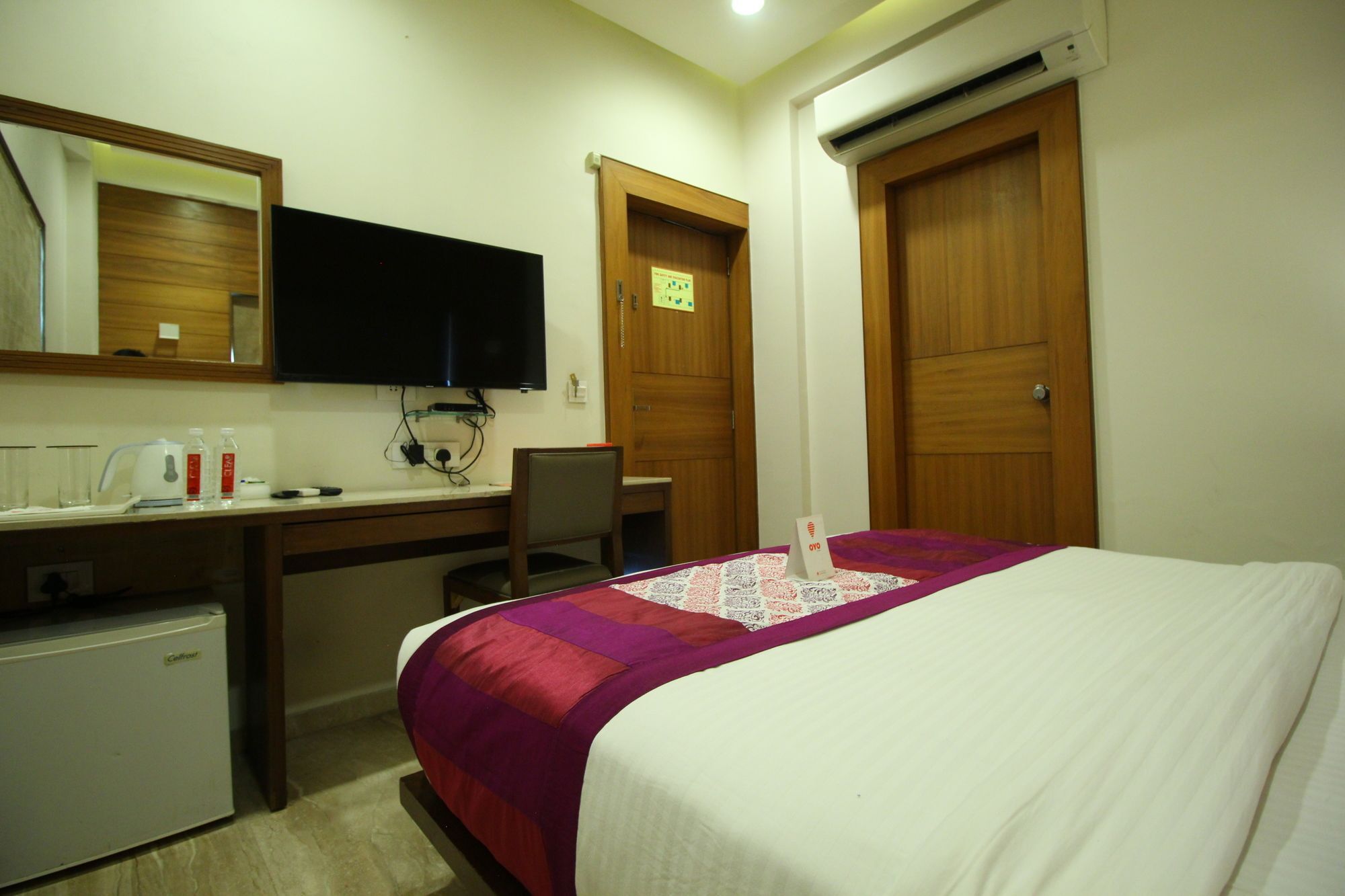 Oyo 8992 Hotel Kyra Ahmedabad Exteriör bild