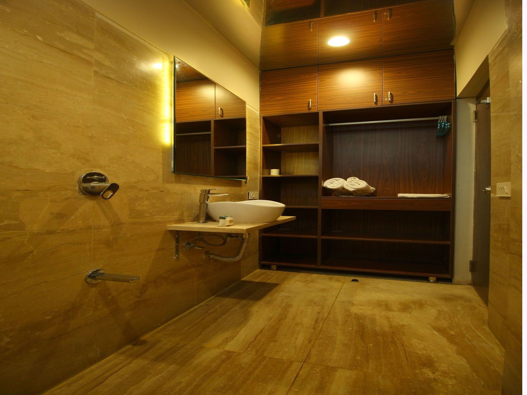 Oyo 8992 Hotel Kyra Ahmedabad Exteriör bild