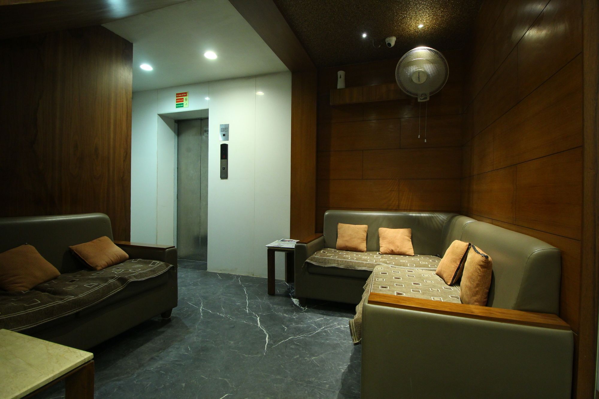 Oyo 8992 Hotel Kyra Ahmedabad Exteriör bild