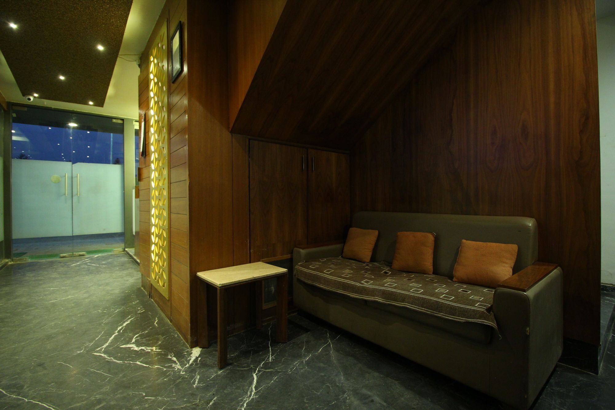 Oyo 8992 Hotel Kyra Ahmedabad Exteriör bild