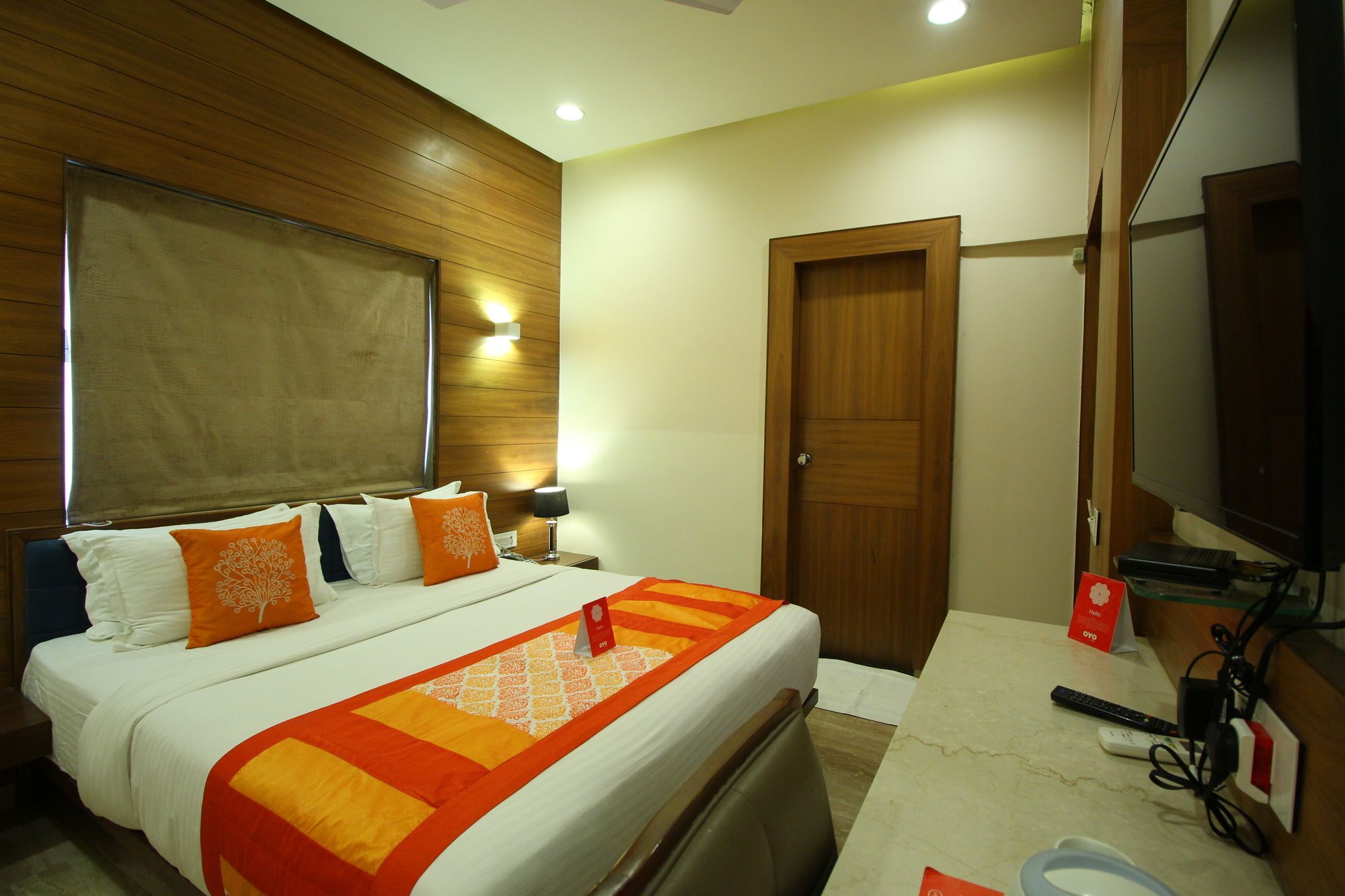 Oyo 8992 Hotel Kyra Ahmedabad Exteriör bild