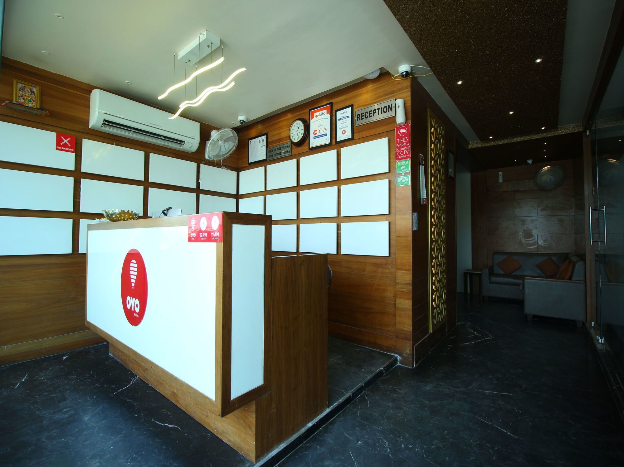 Oyo 8992 Hotel Kyra Ahmedabad Exteriör bild