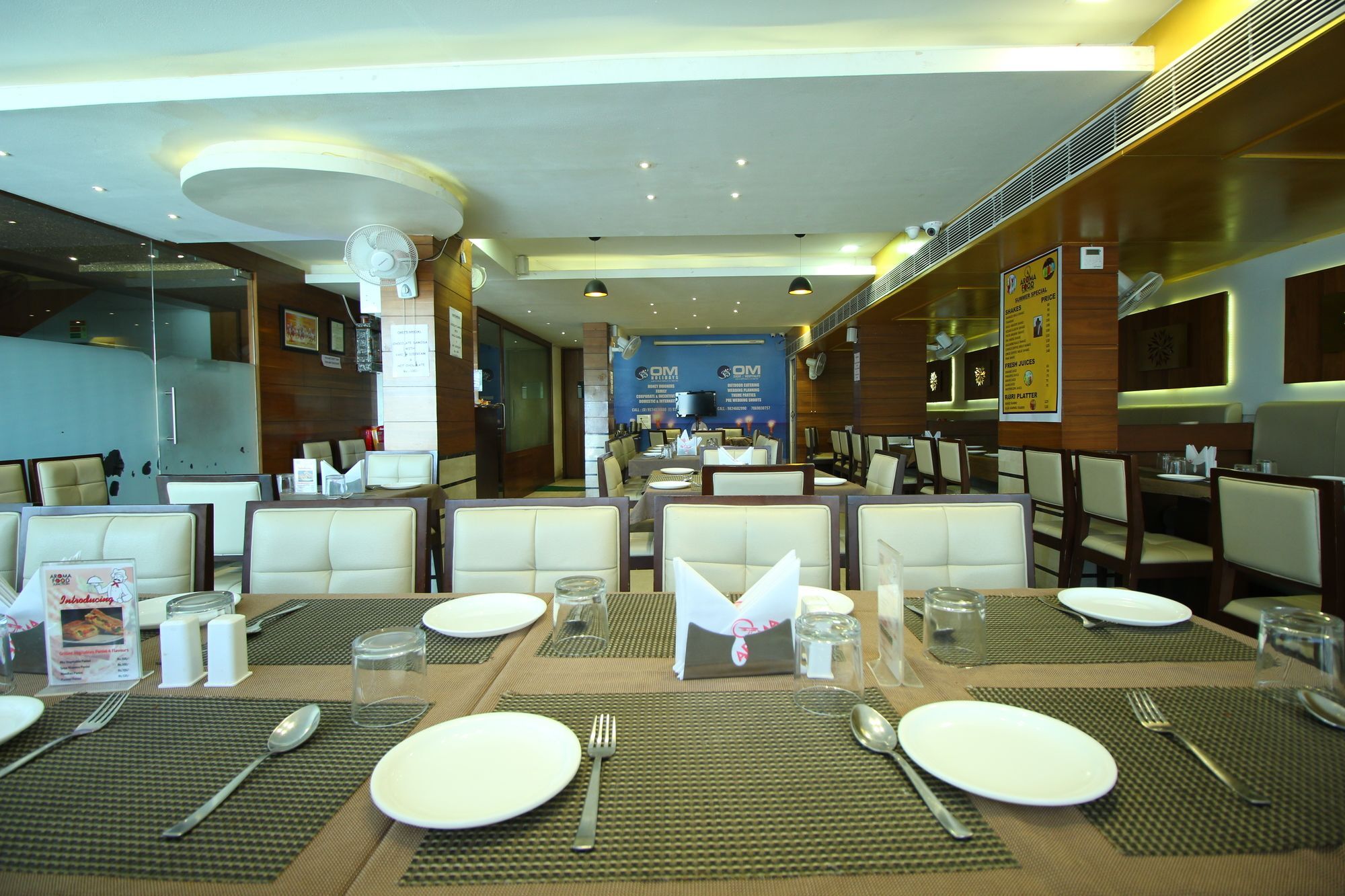Oyo 8992 Hotel Kyra Ahmedabad Exteriör bild
