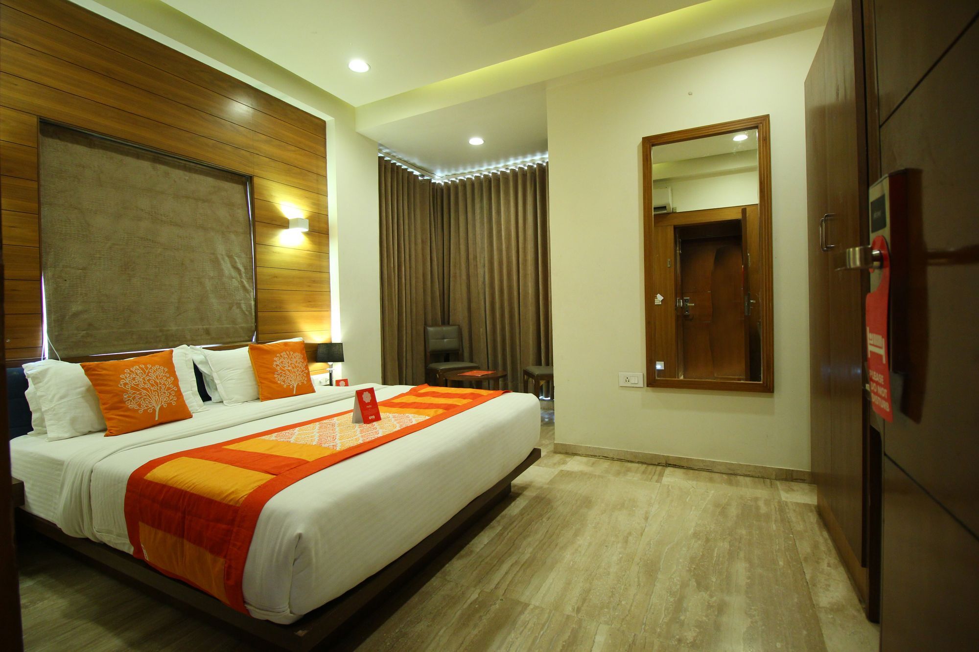 Oyo 8992 Hotel Kyra Ahmedabad Exteriör bild