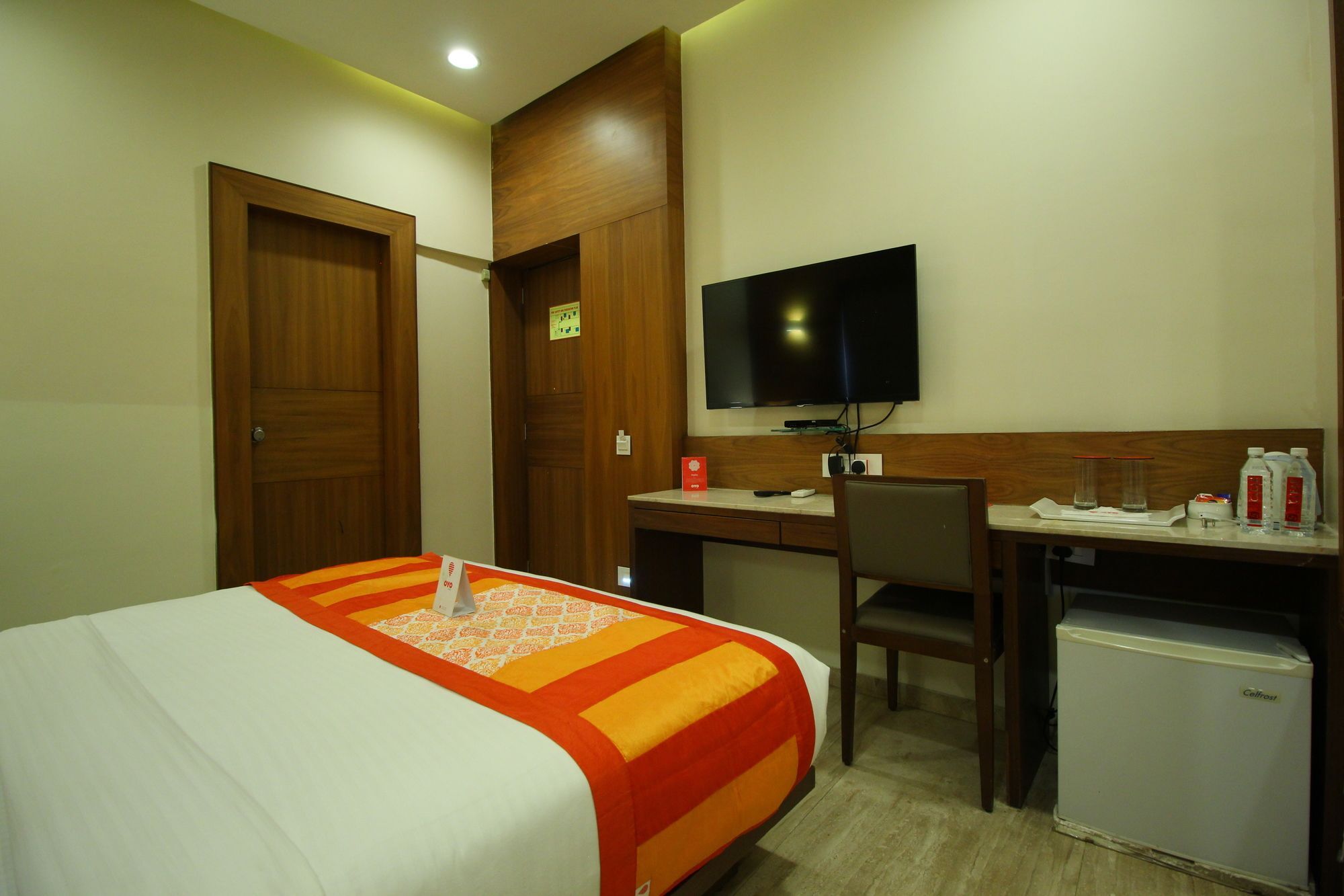 Oyo 8992 Hotel Kyra Ahmedabad Exteriör bild