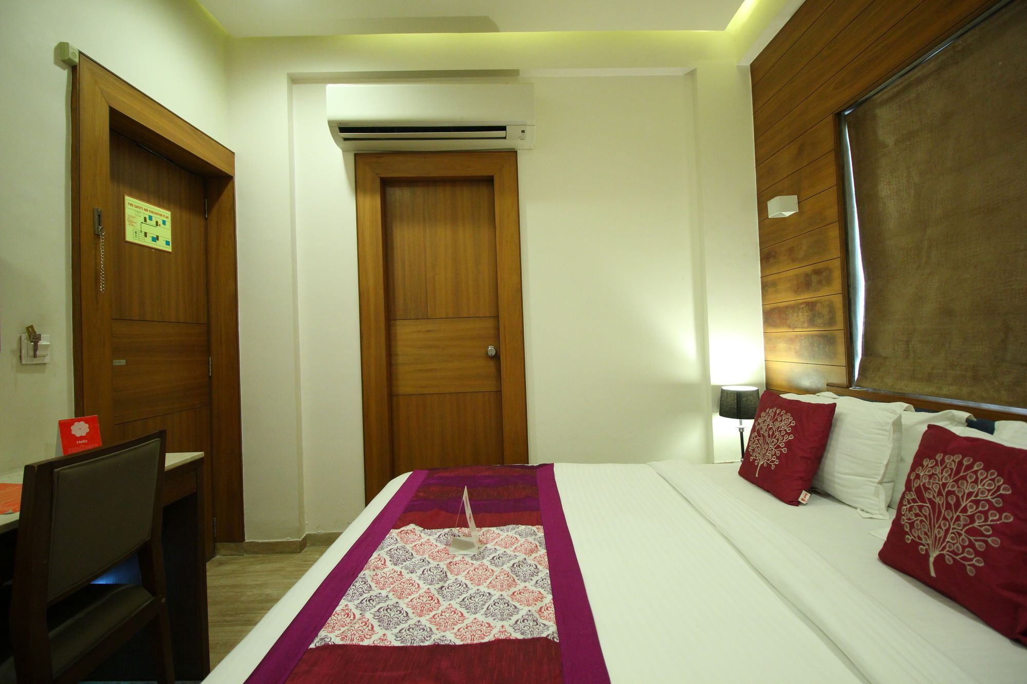 Oyo 8992 Hotel Kyra Ahmedabad Exteriör bild