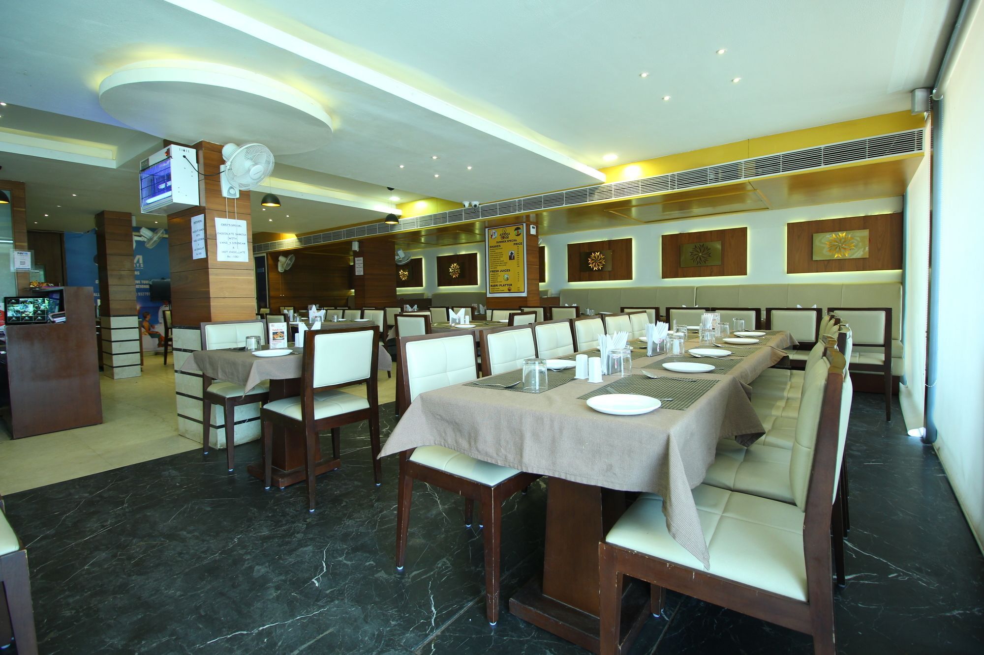 Oyo 8992 Hotel Kyra Ahmedabad Exteriör bild